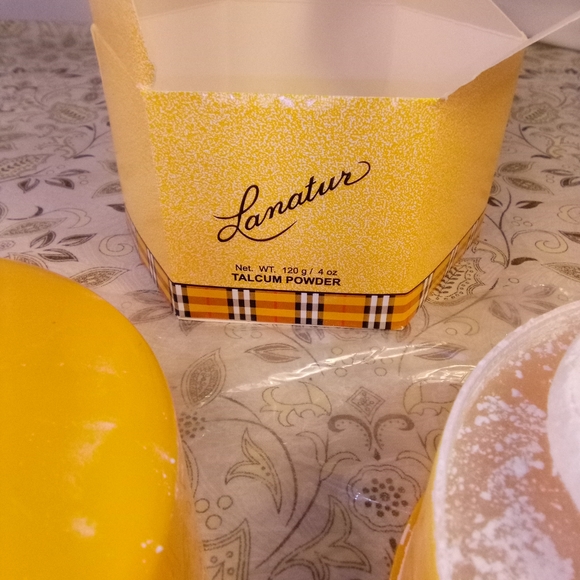 Lanatur Perfumed Talcum Powder - Picture 7 of 7